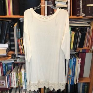 Beautiful boutique tunic, off white, 3/4 sleeve